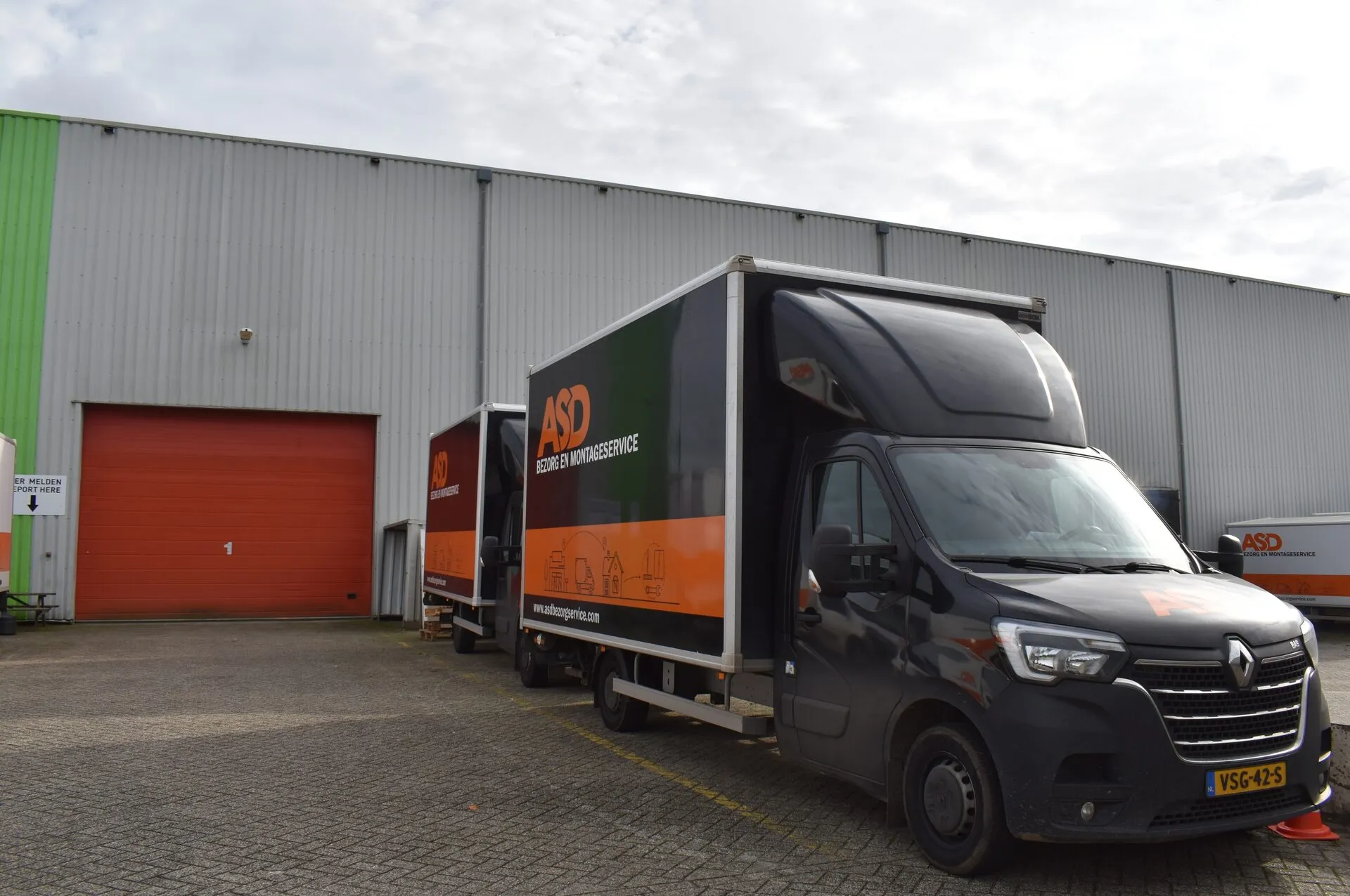 ASD Logistiek vrachtwagen voor meubelbezorging door heel Nederland